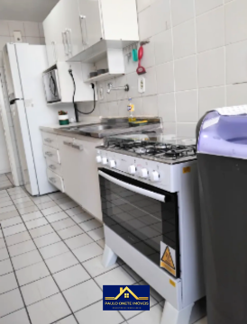 ALUGA-SE APARTAMENTO MOBILIADO – PARQUE DEZ – 3 QUARTOS (1 SUÍTE) – CONDOMÍNIO ARVOREDO