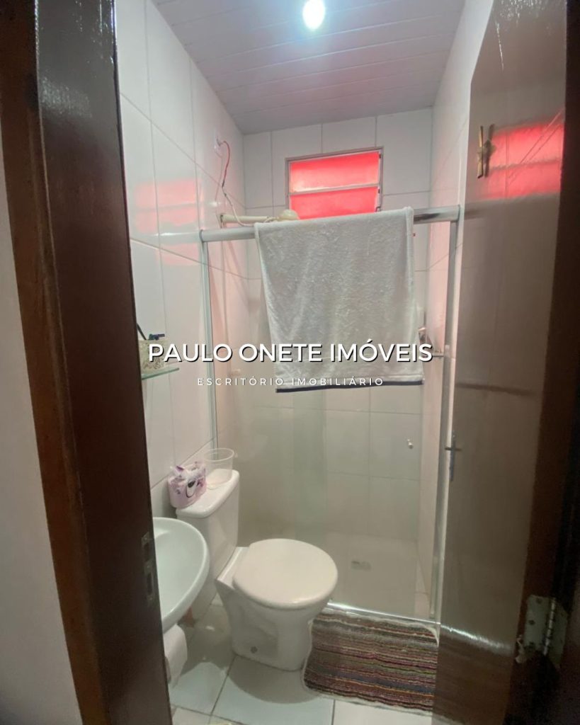 VENDE-SE UMA EXCELENTE CASA- BAIRRO DE FLORES