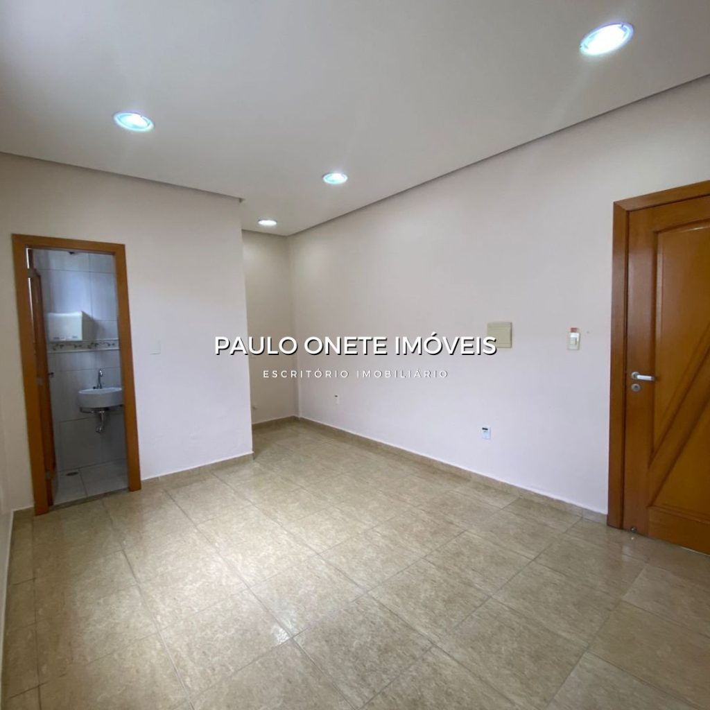 ALUGA-SE – SALA COMERCIAL NO TÉRREO – 18M² – AV. JOÃO VALÉRIO.