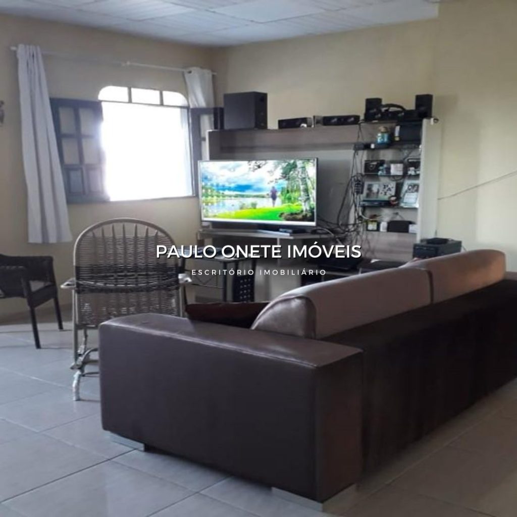 VENDE-SE – CASA NO CONJUNTO RENATO SOUZA PINTO – BAIRRO CIDADE NOVA I – 250M² – 6 QUARTOS