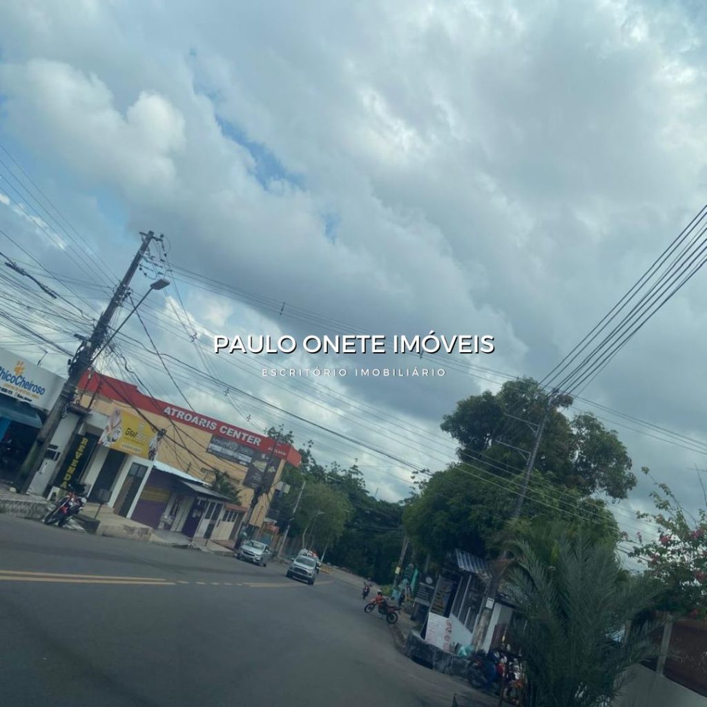 VENDE-SE – CASA NO CONJUNTO RENATO SOUZA PINTO – BAIRRO CIDADE NOVA I – 250M² – 6 QUARTOS