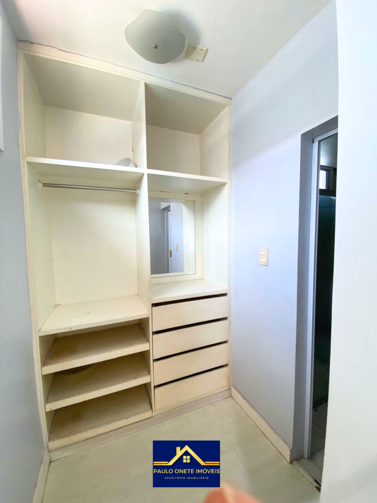 VENDE-SE – CASA COM 3 SUÍTES + PISCINA – PARQUE 10 DE NOVEMBRO