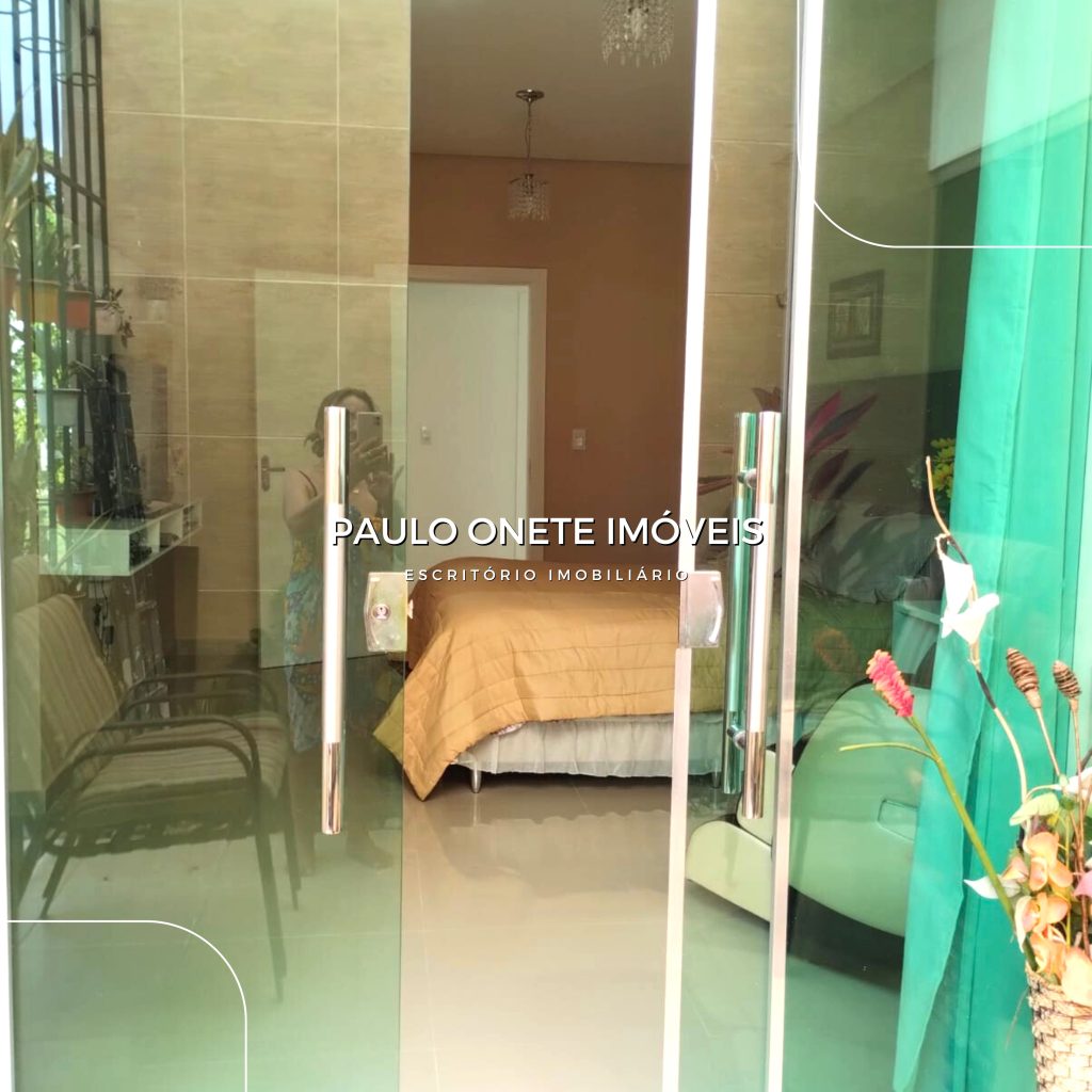 ALUGA-SE CASA DE ALTO PADRÃO – CONDOMÍNIO PRAIA DOS PASSARINHOS