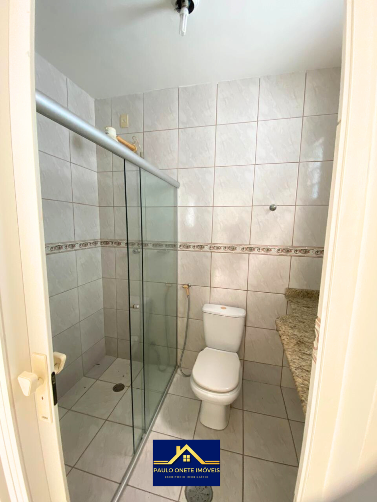 VENDE-SE – CASA COM 3 SUÍTES + PISCINA – PARQUE 10 DE NOVEMBRO