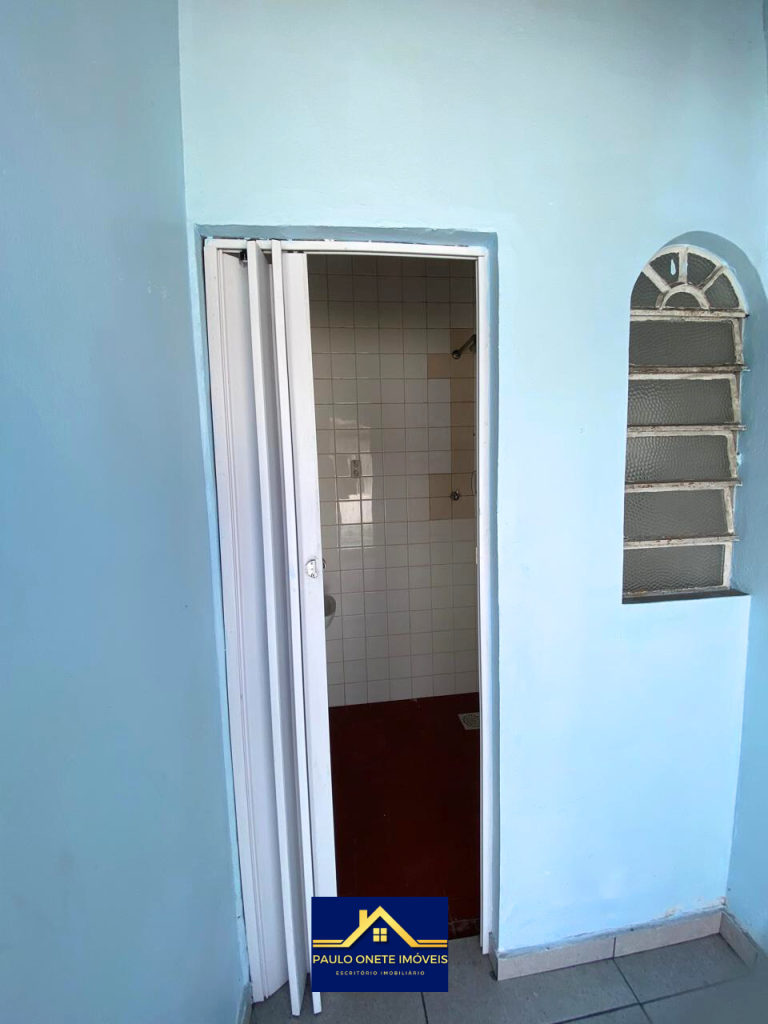 VENDE-SE – CASA COM 3 SUÍTES + PISCINA – PARQUE 10 DE NOVEMBRO