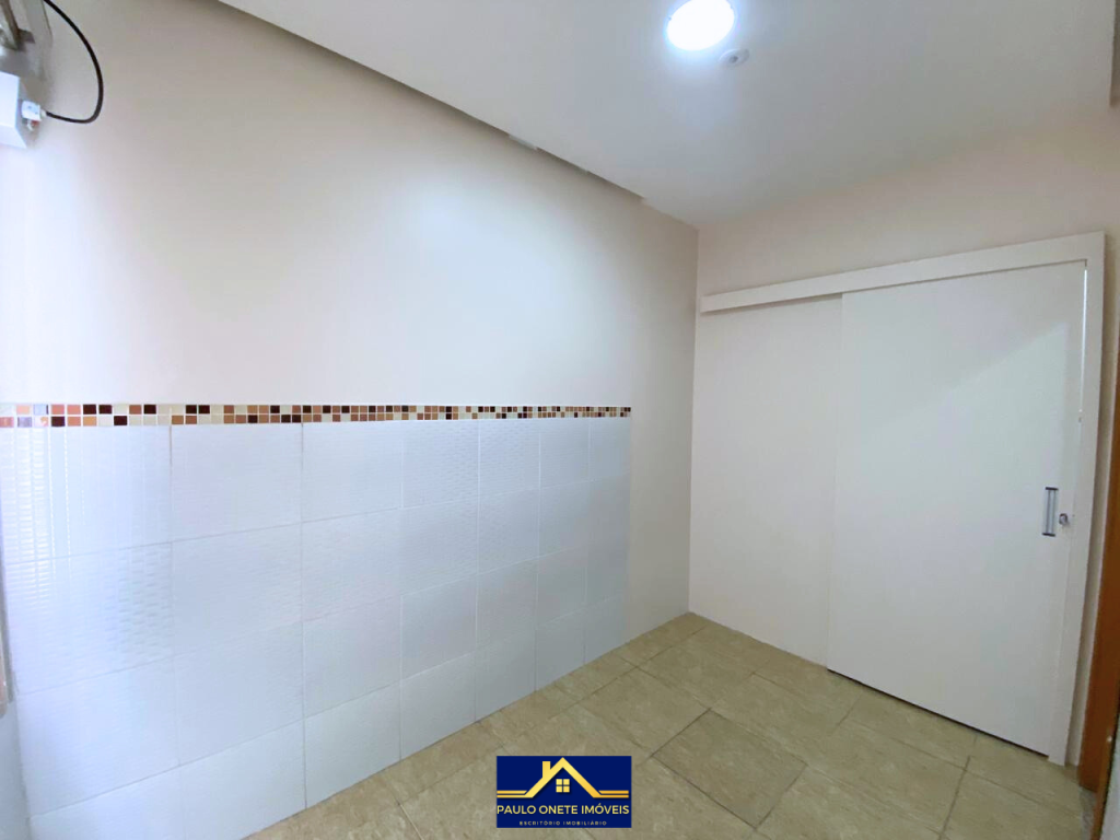 ALUGA-SE – SALA COMERCIAL NO TÉRREO – 12M² – AV. JOÃO VALÉRIO