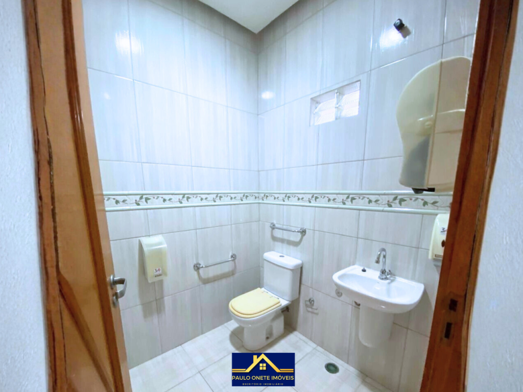 ALUGA-SE – SALA COMERCIAL NO TÉRREO – 12M² – AV. JOÃO VALÉRIO