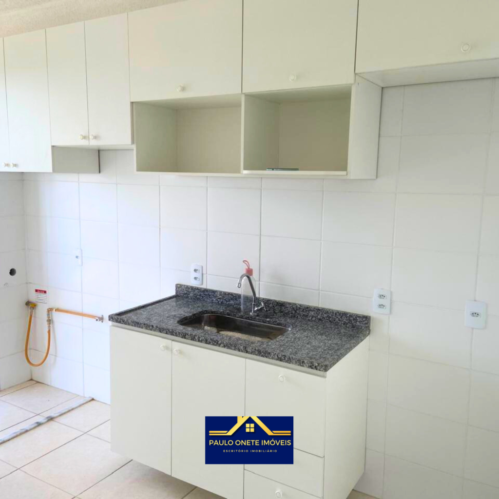 ALUGA-SE APARTAMENTO – 2 QUARTOS (1 SUÍTE) NO CONDOMÍNIO PARK GOLF