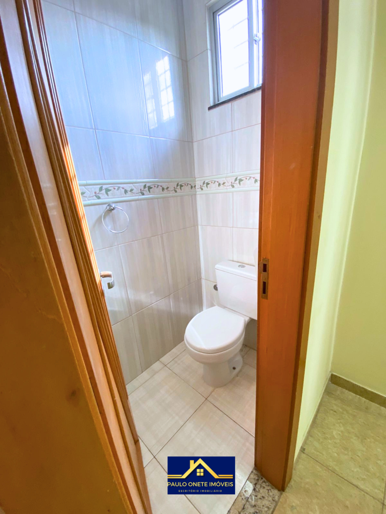 ALUGA-SE – SALA COMERCIAL NO 1° ANDAR – 18M² – AV. JOÃO VALÉRIO