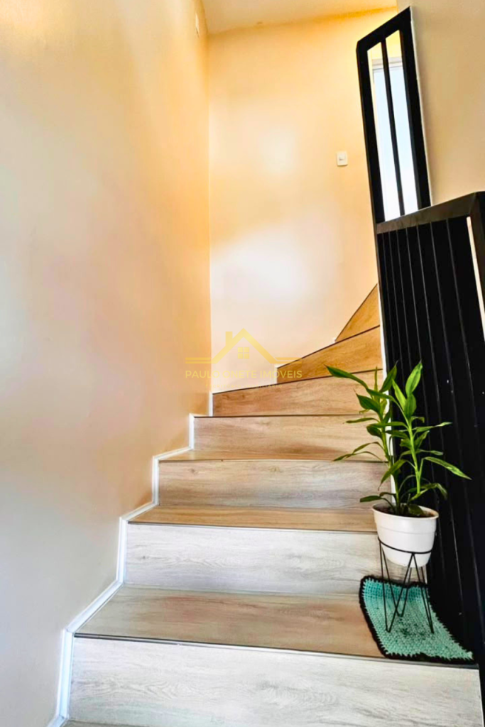 CONDOMÍNIO VILLA MARIETA – CASA DUPLEX COM 2 SUÍTES