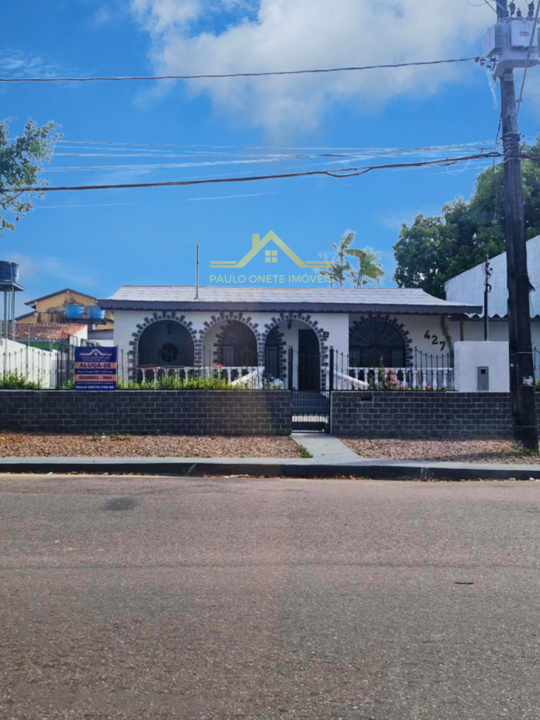 CASA COMERCIAL RECÉM-REFORMADA – 200M² | ALEIXO
