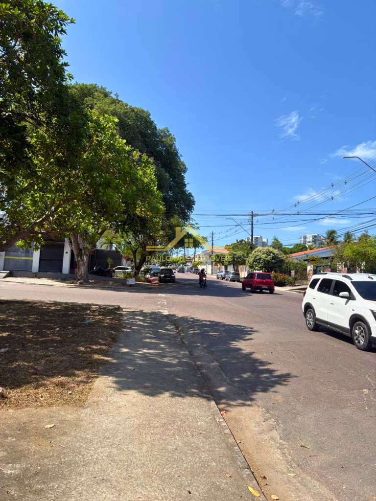 CASA COMERCIAL RECÉM-REFORMADA – 200M² | ALEIXO