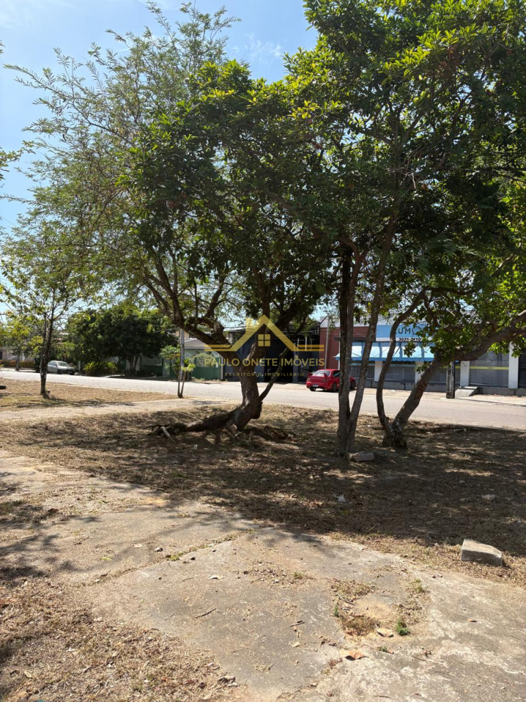 CASA COMERCIAL RECÉM-REFORMADA – 200M² | ALEIXO
